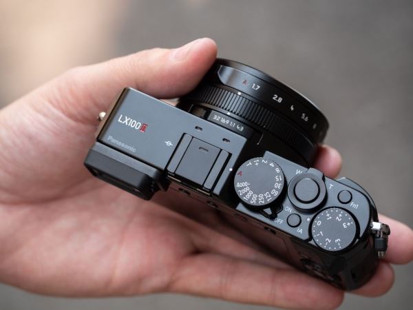 Panasonic LX100 II с флагманским датчиком